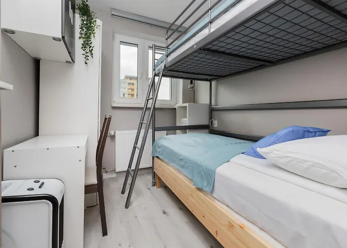 Family With Balcony In By Renters غدينيا