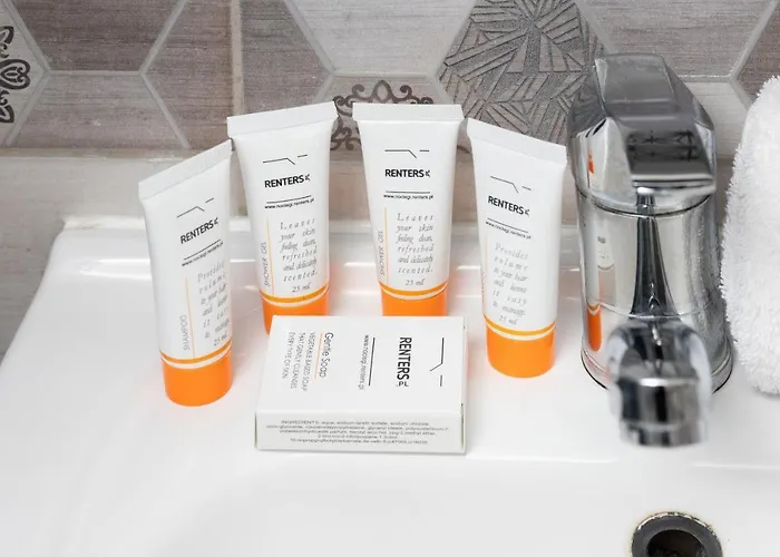 Family With Balcony In By Renters شقة