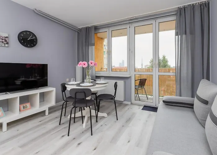 Family With Balcony In By Renters غدينيا