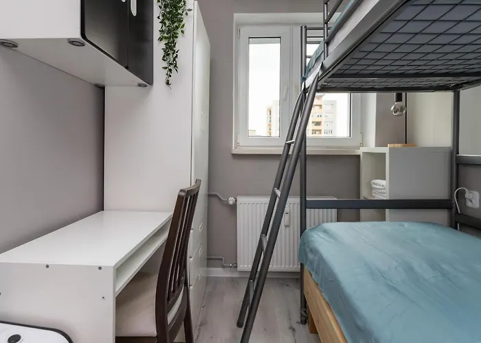 Family With Balcony In By Renters شقة *